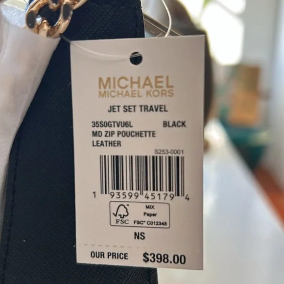 Michael Kors Jet Set Travel purse - Picture 5 of 5